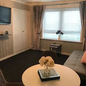  Apartment Comforts Near Centre
