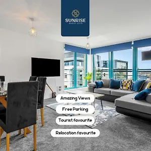  Apartment The Penthouse: Riverside Luxury With Views